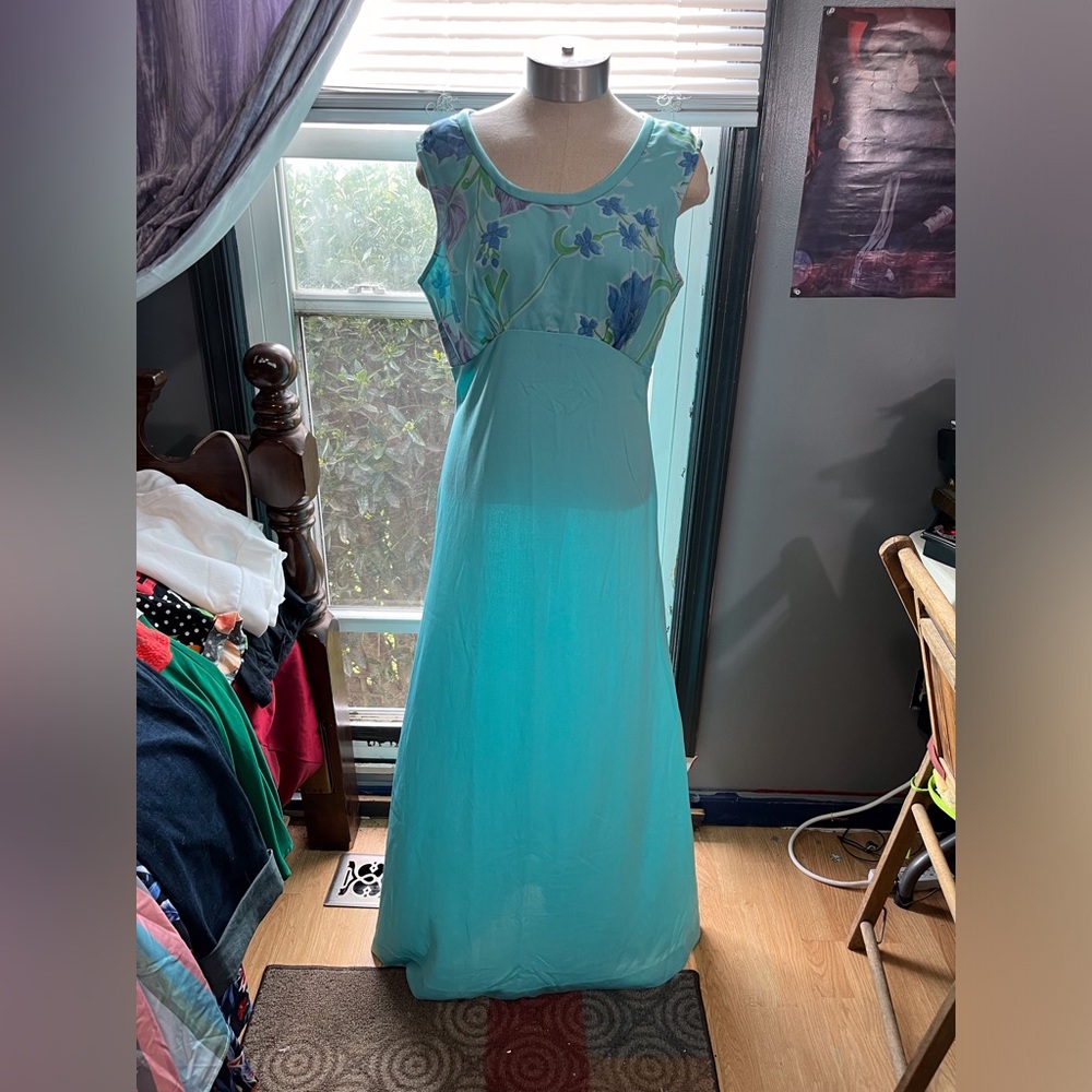 Vintage floral maxi dress!